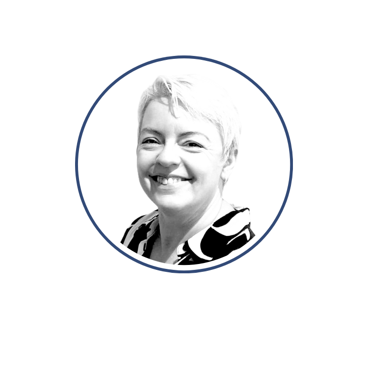 Estelle, loueuse de photobooth à Saint-Avold, propose trois offres avec installation incluse et création de designs personnalisés de A à Z.