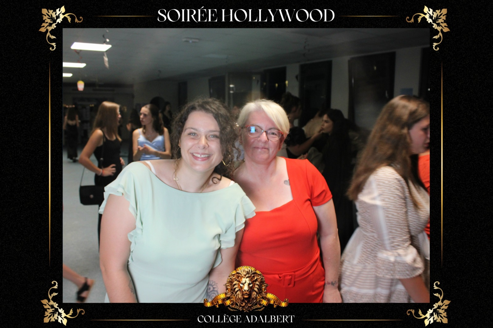 Photobooth bal des 3èmes Collège Adalbert Bouzonville : animation festive, souvenirs photos, ambiance estivale lors d’une soirée exceptionnelle sous la chaleur.