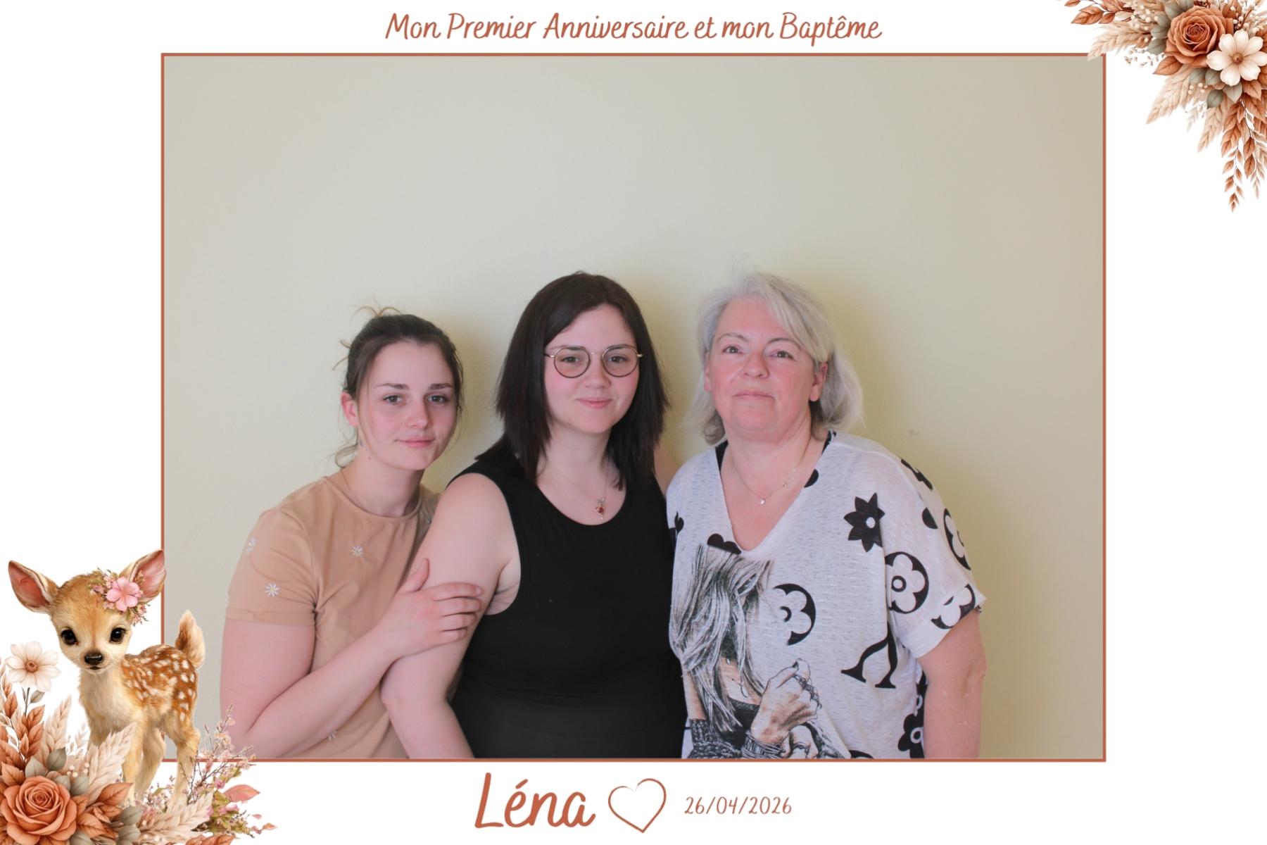 Baptéme-photobooth-Léna-Estelle-Farébersviller Estelle aux côtés d’Océane, la maman organisatrice, pour le baptême et le premier anniversaire de Léna